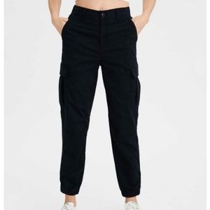 American eagle cargo pants in black